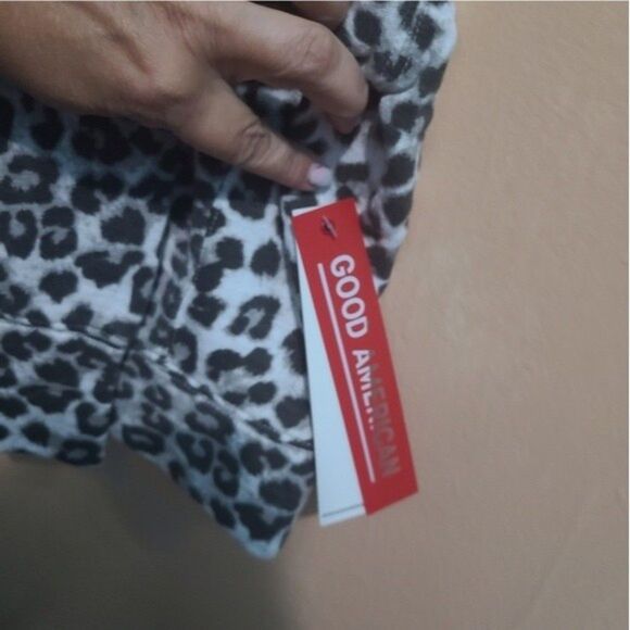 Good American Snow Leopard Sweater   NWT - Picture 6 of 8